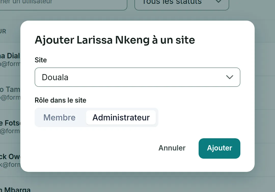 La fenêtre Ajouter Larissa Nkeng à un site, avec le site Douala choisi et le rôle Administrateur sélectionné.