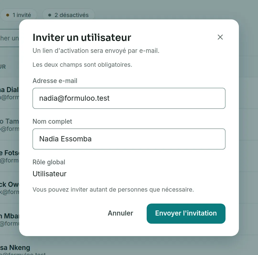 La fenêtre Inviter un utilisateur, avec l’adresse e-mail et le nom complet remplis, et le rôle global Utilisateur, que la fenêtre ne permet pas de changer.